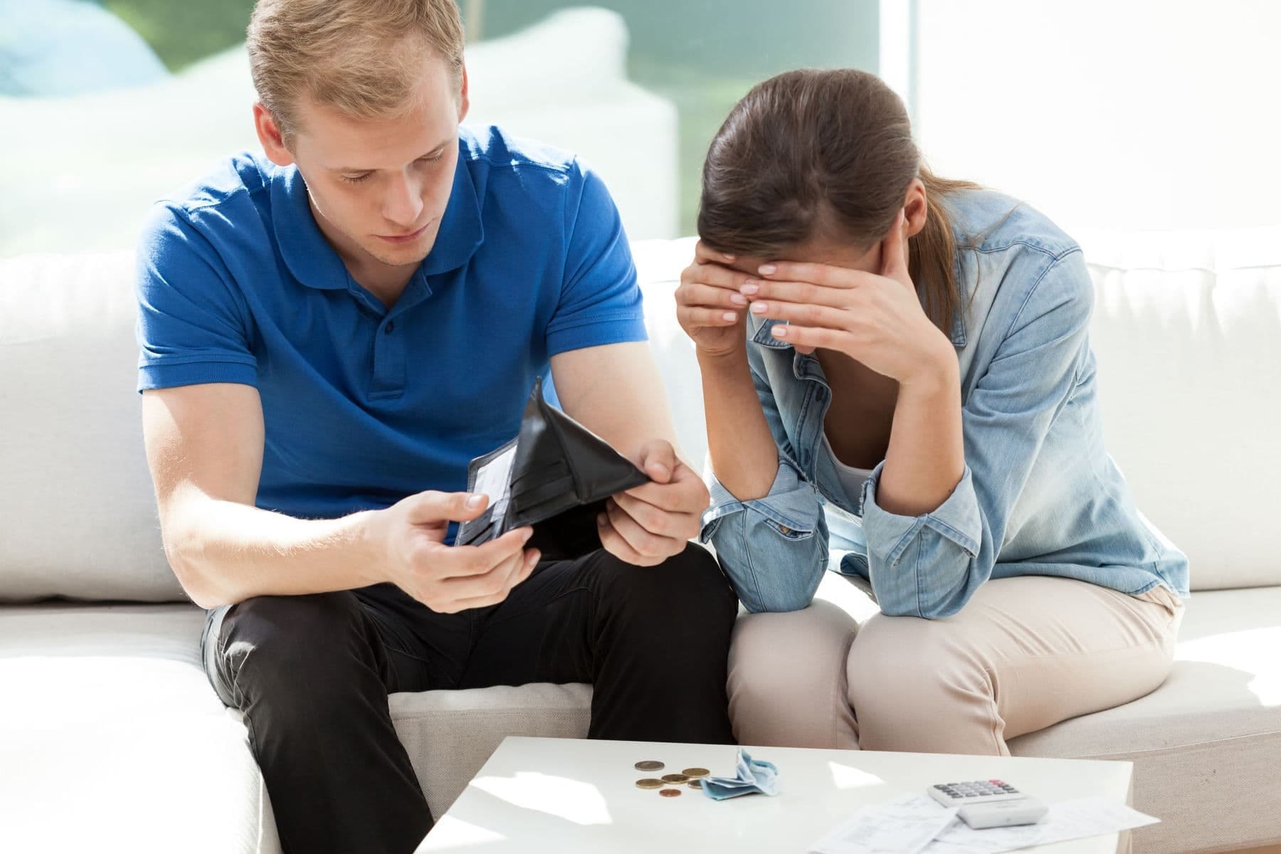 Couple with financial difficulties